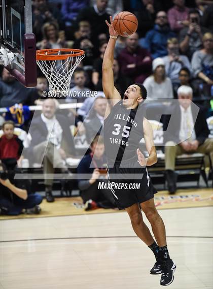 Thumbnail 2 in Bass Pro Tournament of Champions Dunking Contest photogallery.