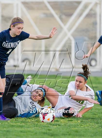 Thumbnail 1 in Oakmont vs. Placer photogallery.