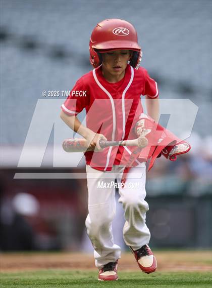 Thumbnail 2 in Fullerton vs. Villa Park photogallery.