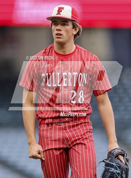 Thumbnail 3 in Fullerton vs. Villa Park photogallery.