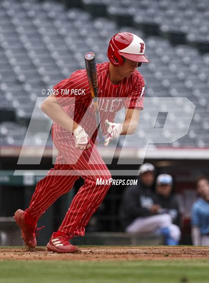 Thumbnail 1 in Fullerton vs. Villa Park photogallery.