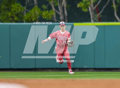 Thumbnail 1 in Fullerton vs. Villa Park photogallery.
