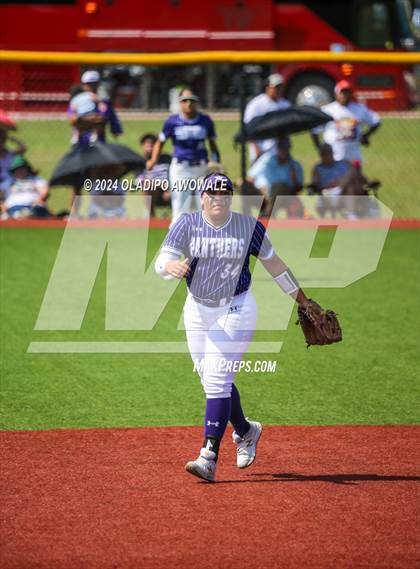 Thumbnail 1 in Guyer vs. Weslaco (UIL 6A Softball Semifinal) photogallery.
