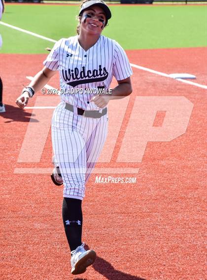 Thumbnail 2 in Guyer vs. Weslaco (UIL 6A Softball Semifinal) photogallery.