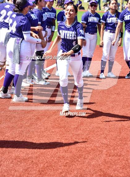 Thumbnail 2 in Guyer vs. Weslaco (UIL 6A Softball Semifinal) photogallery.