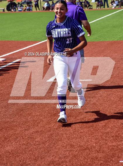 Thumbnail 3 in Guyer vs. Weslaco (UIL 6A Softball Semifinal) photogallery.