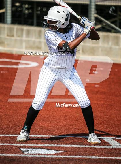 Thumbnail 2 in Guyer vs. Weslaco (UIL 6A Softball Semifinal) photogallery.
