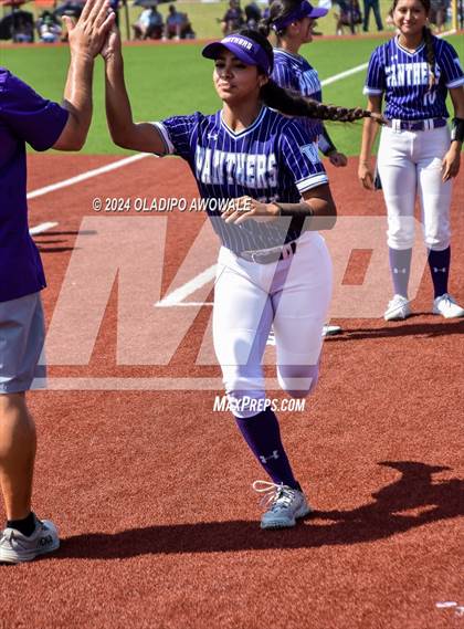 Thumbnail 2 in Guyer vs. Weslaco (UIL 6A Softball Semifinal) photogallery.