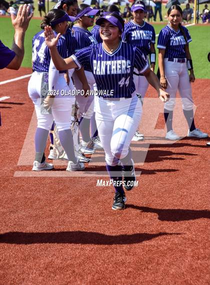 Thumbnail 3 in Guyer vs. Weslaco (UIL 6A Softball Semifinal) photogallery.