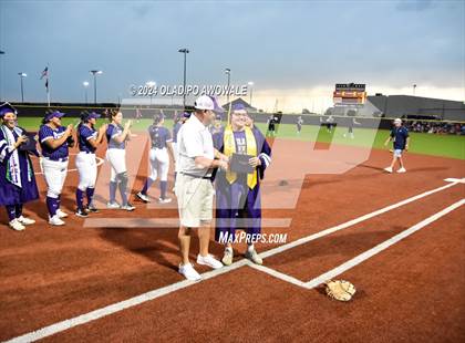 Thumbnail 2 in Guyer vs. Weslaco (UIL 6A Softball Semifinal) photogallery.