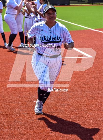 Thumbnail 2 in Guyer vs. Weslaco (UIL 6A Softball Semifinal) photogallery.