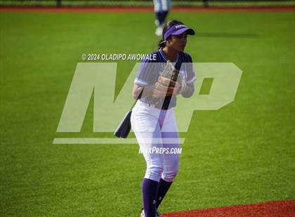 Thumbnail 1 in Guyer vs. Weslaco (UIL 6A Softball Semifinal) photogallery.