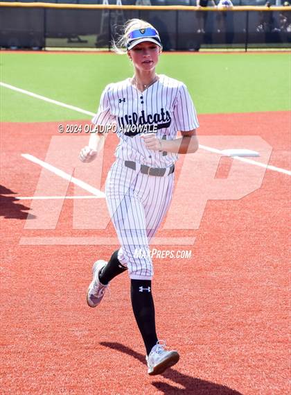 Thumbnail 1 in Guyer vs. Weslaco (UIL 6A Softball Semifinal) photogallery.