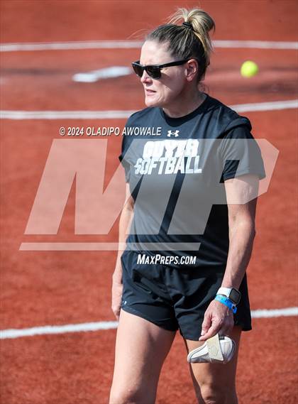 Thumbnail 3 in Guyer vs. Weslaco (UIL 6A Softball Semifinal) photogallery.