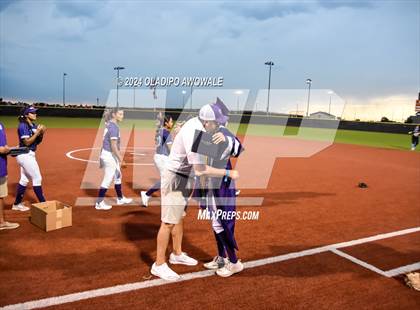 Thumbnail 2 in Guyer vs. Weslaco (UIL 6A Softball Semifinal) photogallery.