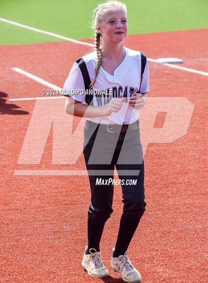 Thumbnail 3 in Guyer vs. Weslaco (UIL 6A Softball Semifinal) photogallery.
