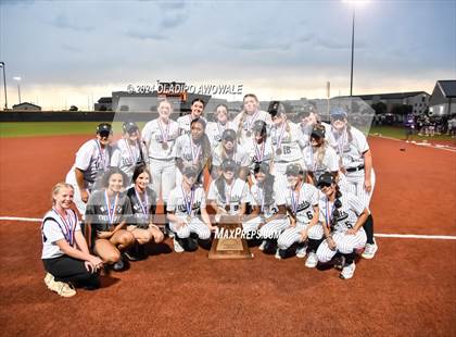 Thumbnail 3 in Guyer vs. Weslaco (UIL 6A Softball Semifinal) photogallery.
