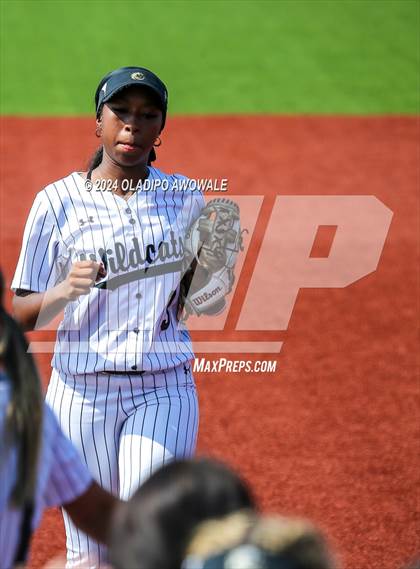 Thumbnail 2 in Guyer vs. Weslaco (UIL 6A Softball Semifinal) photogallery.