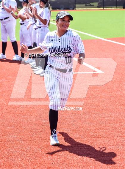 Thumbnail 1 in Guyer vs. Weslaco (UIL 6A Softball Semifinal) photogallery.