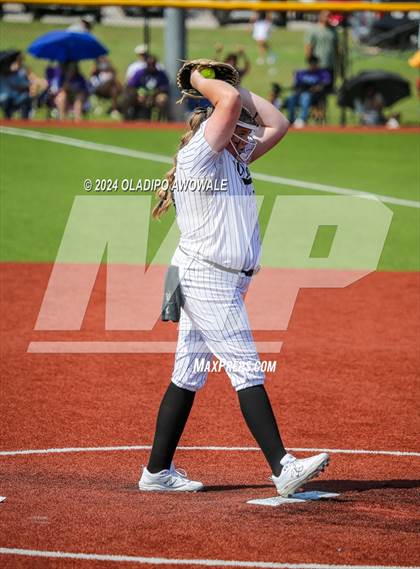 Thumbnail 1 in Guyer vs. Weslaco (UIL 6A Softball Semifinal) photogallery.