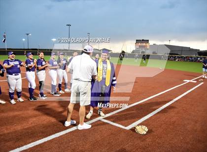 Thumbnail 2 in Guyer vs. Weslaco (UIL 6A Softball Semifinal) photogallery.