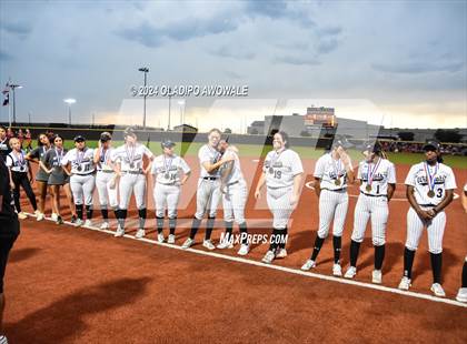 Thumbnail 3 in Guyer vs. Weslaco (UIL 6A Softball Semifinal) photogallery.