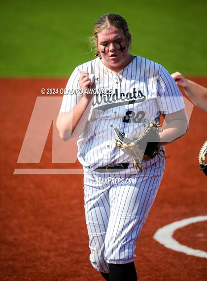 Thumbnail 3 in Guyer vs. Weslaco (UIL 6A Softball Semifinal) photogallery.