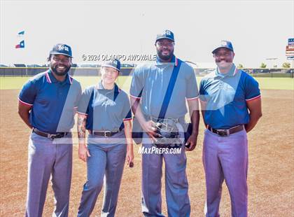 Thumbnail 2 in Guyer vs. Weslaco (UIL 6A Softball Semifinal) photogallery.