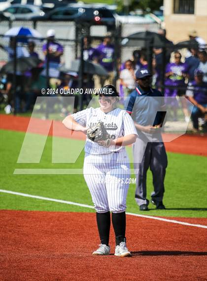 Thumbnail 2 in Guyer vs. Weslaco (UIL 6A Softball Semifinal) photogallery.