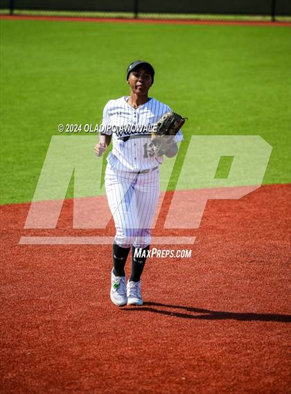 Thumbnail 1 in Guyer vs. Weslaco (UIL 6A Softball Semifinal) photogallery.
