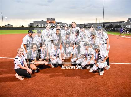 Thumbnail 2 in Guyer vs. Weslaco (UIL 6A Softball Semifinal) photogallery.