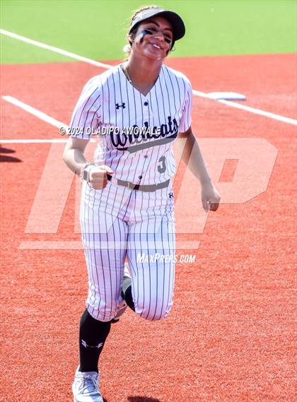Thumbnail 3 in Guyer vs. Weslaco (UIL 6A Softball Semifinal) photogallery.