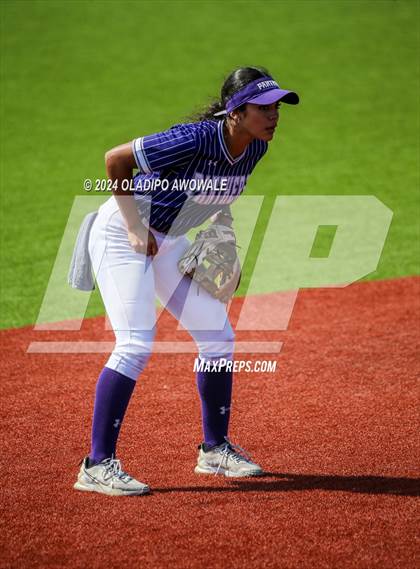 Thumbnail 2 in Guyer vs. Weslaco (UIL 6A Softball Semifinal) photogallery.