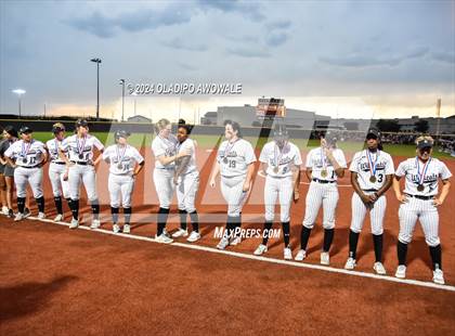 Thumbnail 3 in Guyer vs. Weslaco (UIL 6A Softball Semifinal) photogallery.