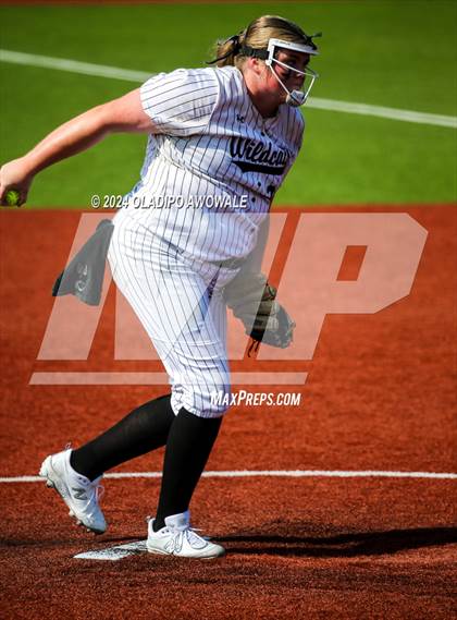 Thumbnail 3 in Guyer vs. Weslaco (UIL 6A Softball Semifinal) photogallery.