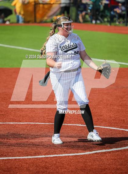 Thumbnail 1 in Guyer vs. Weslaco (UIL 6A Softball Semifinal) photogallery.