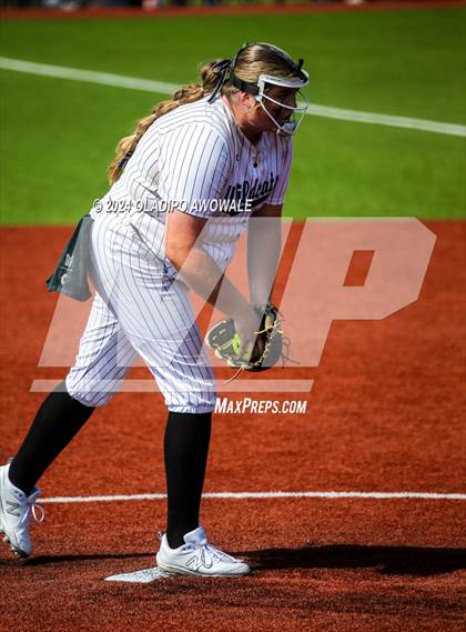Thumbnail 3 in Guyer vs. Weslaco (UIL 6A Softball Semifinal) photogallery.