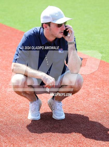 Thumbnail 3 in Guyer vs. Weslaco (UIL 6A Softball Semifinal) photogallery.