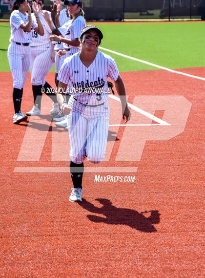Thumbnail 3 in Guyer vs. Weslaco (UIL 6A Softball Semifinal) photogallery.