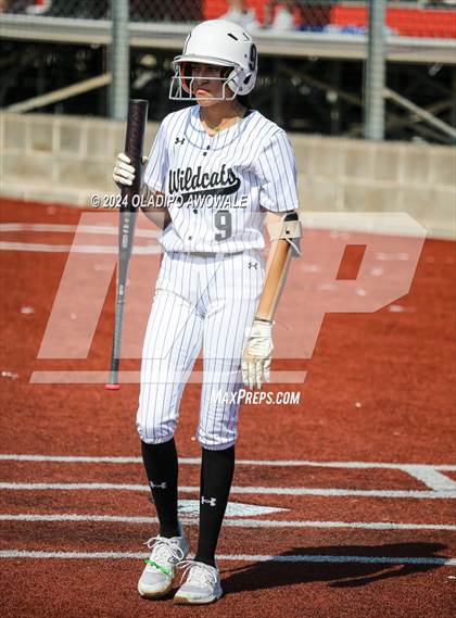 Thumbnail 1 in Guyer vs. Weslaco (UIL 6A Softball Semifinal) photogallery.