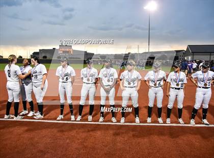 Thumbnail 3 in Guyer vs. Weslaco (UIL 6A Softball Semifinal) photogallery.