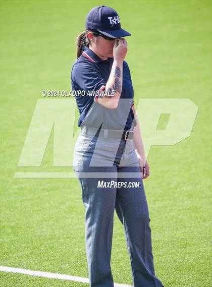 Thumbnail 3 in Guyer vs. Weslaco (UIL 6A Softball Semifinal) photogallery.