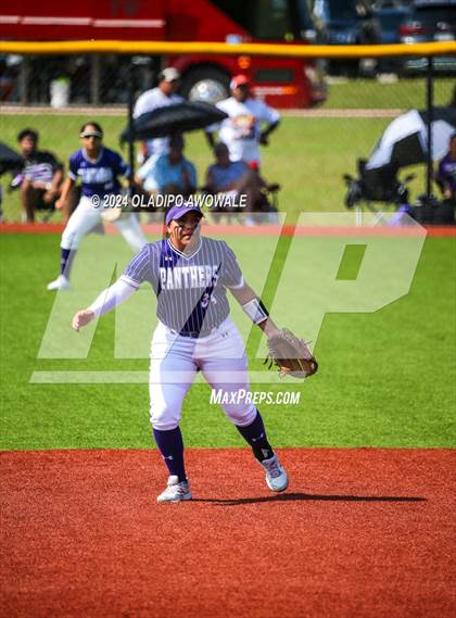 Thumbnail 3 in Guyer vs. Weslaco (UIL 6A Softball Semifinal) photogallery.