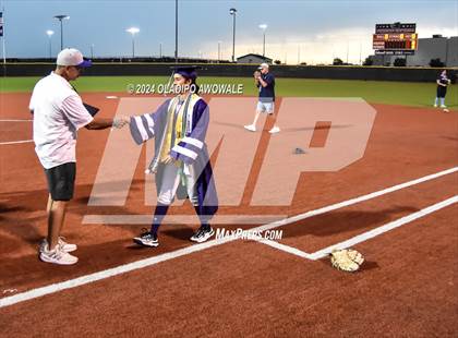 Thumbnail 3 in Guyer vs. Weslaco (UIL 6A Softball Semifinal) photogallery.