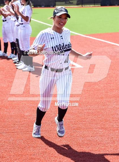 Thumbnail 2 in Guyer vs. Weslaco (UIL 6A Softball Semifinal) photogallery.