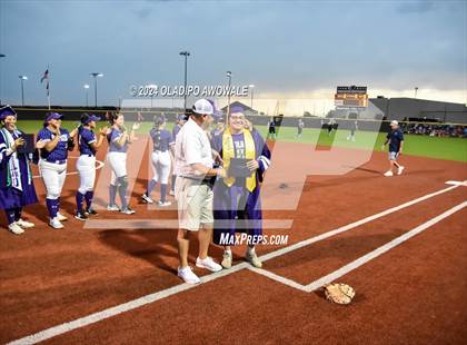 Thumbnail 3 in Guyer vs. Weslaco (UIL 6A Softball Semifinal) photogallery.