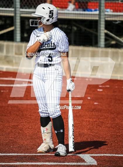 Thumbnail 3 in Guyer vs. Weslaco (UIL 6A Softball Semifinal) photogallery.
