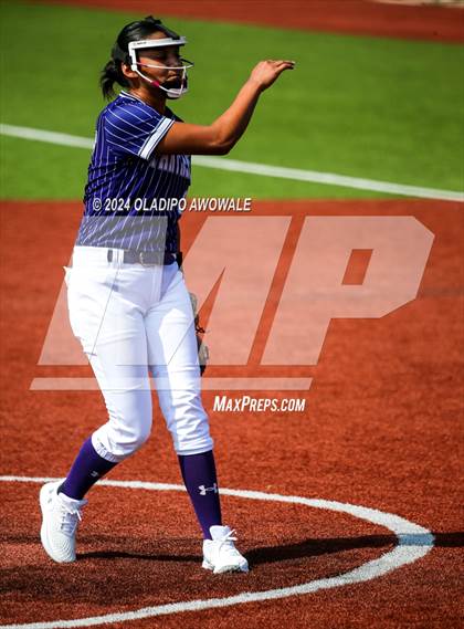 Thumbnail 3 in Guyer vs. Weslaco (UIL 6A Softball Semifinal) photogallery.