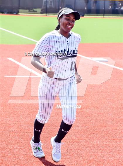 Thumbnail 3 in Guyer vs. Weslaco (UIL 6A Softball Semifinal) photogallery.