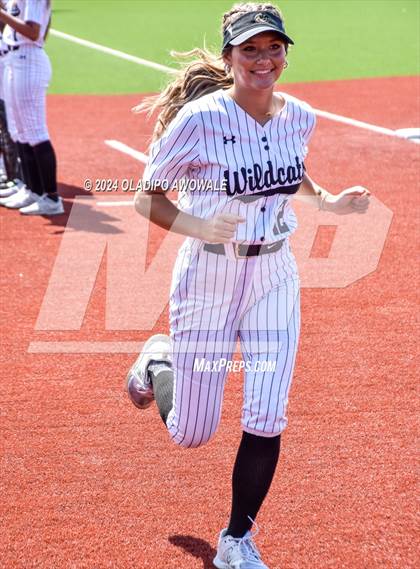 Thumbnail 2 in Guyer vs. Weslaco (UIL 6A Softball Semifinal) photogallery.